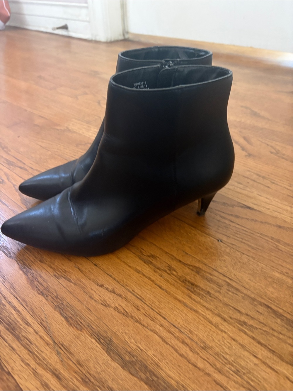 Banana Republic Black Pointed Toe Ankle Boots - Classic Women's Booties